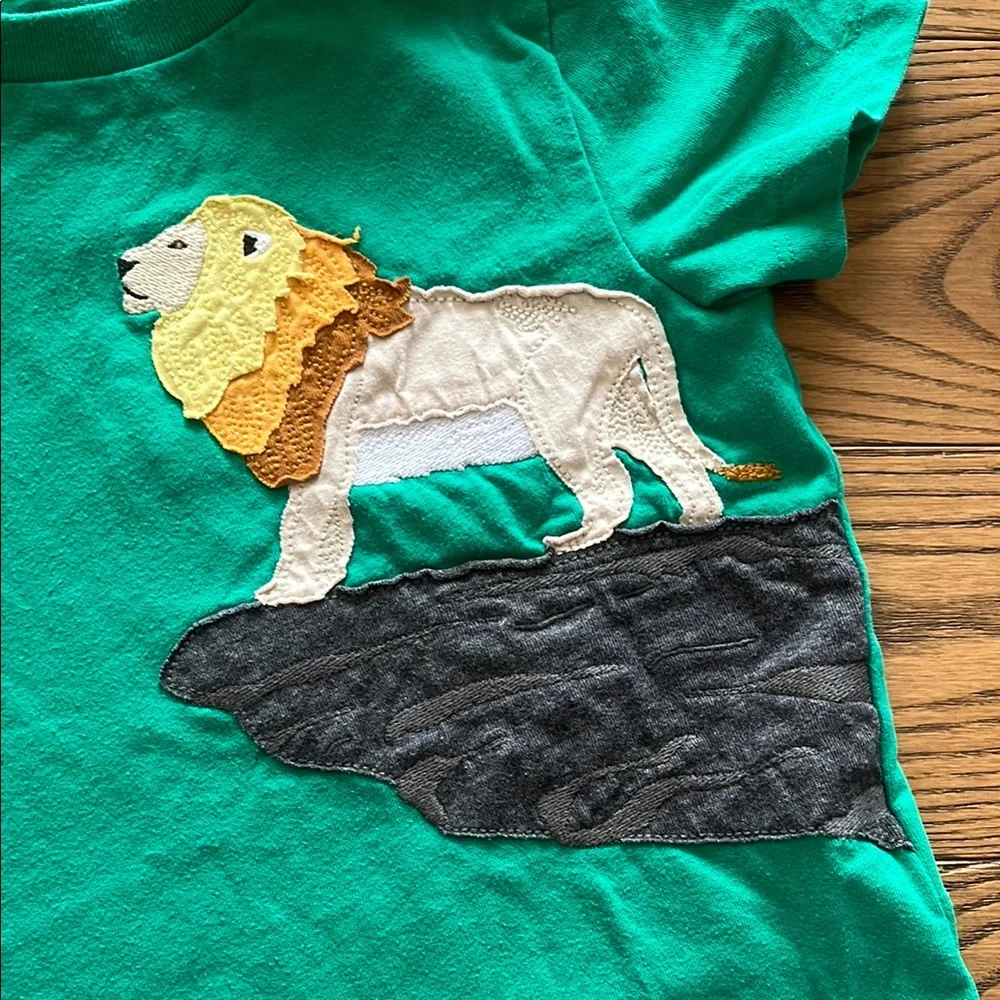 Vibrant Green Short Sleeve Tee with Playful Lion Design